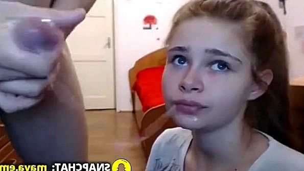 Порно: Идеальная юная блондинка с большими сиськами