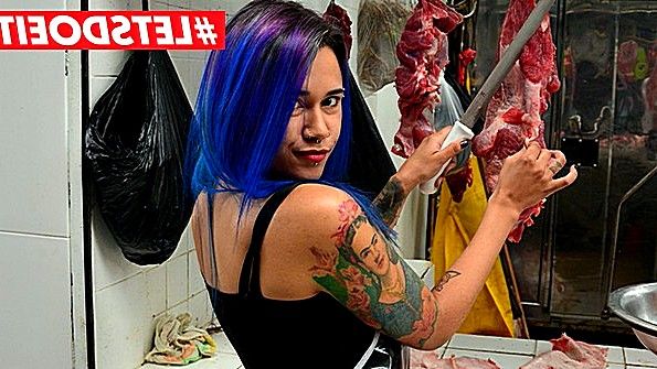 Порно Хаб: большая баба ебет страпоном