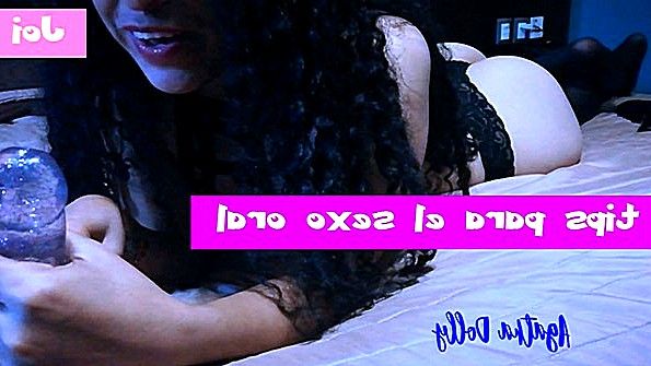 Порно: она трахает в анал