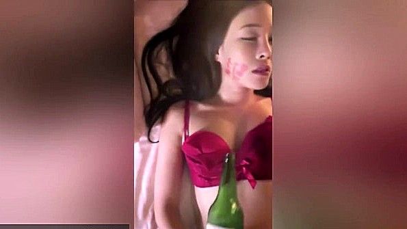 Порно Хаб: стеснительная служанка трахает хозяина