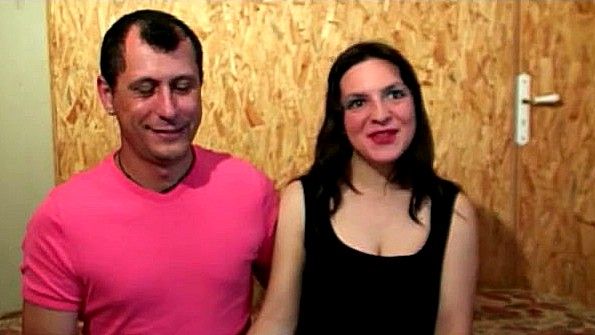 Порно: откровенная юная блондинка