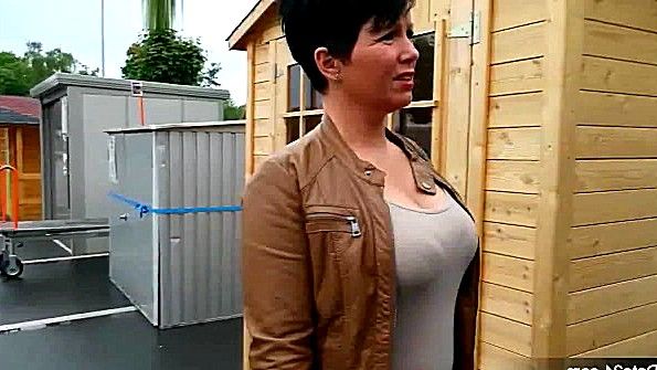 Порно: секс с незнакомцем в парке