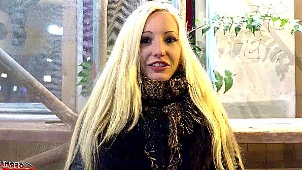 Порно: жопа пердит лицо