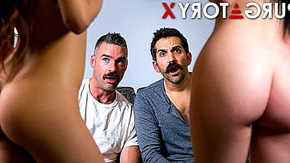 Порно Хаб: дочка ебет маму в чулках