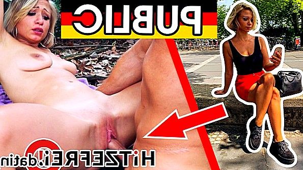 Порно: дочку ебет в рот