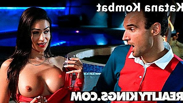 Порно: сиськи молодая