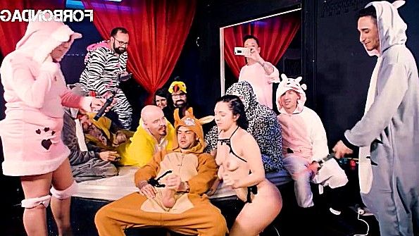 Порно Хаб: сын трахает маму на ванне секс