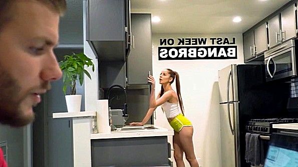 Порно Хаб: трахают в жопу группой
