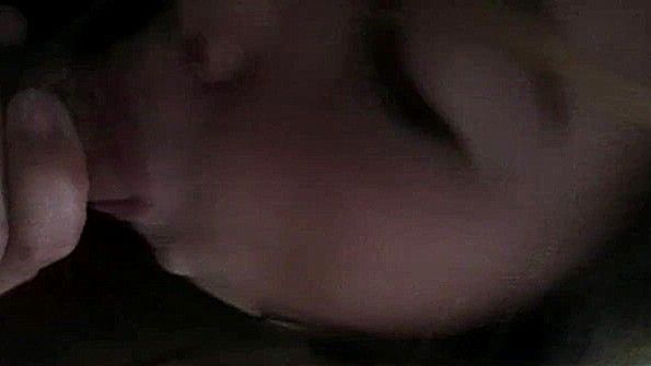 Порно: Волосатая киска в домашнем видео